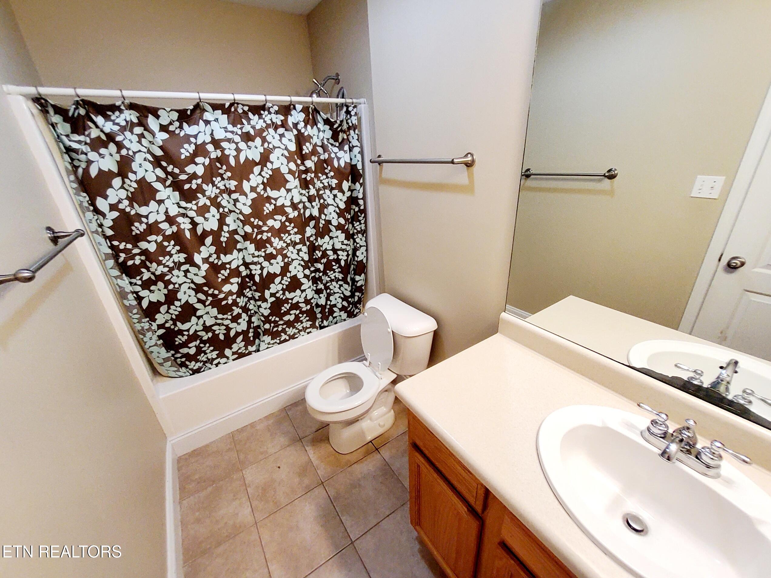 925 Elsborn Ridge Road Maryville, TN 37801 - Photo 17 of 24 Bathroom