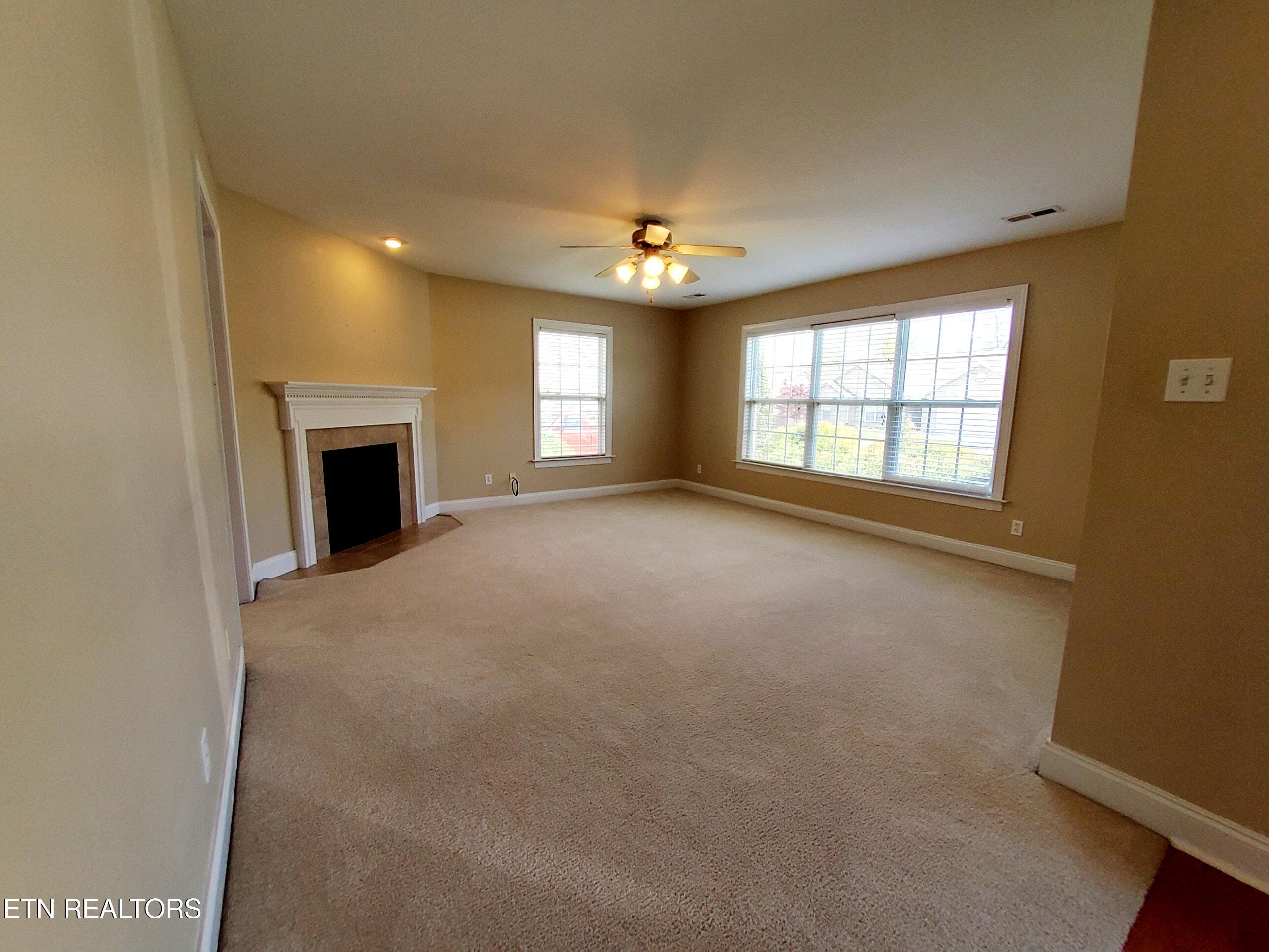 925 Elsborn Ridge Road Maryville, TN 37801 - Photo 6 of 24 Living Room