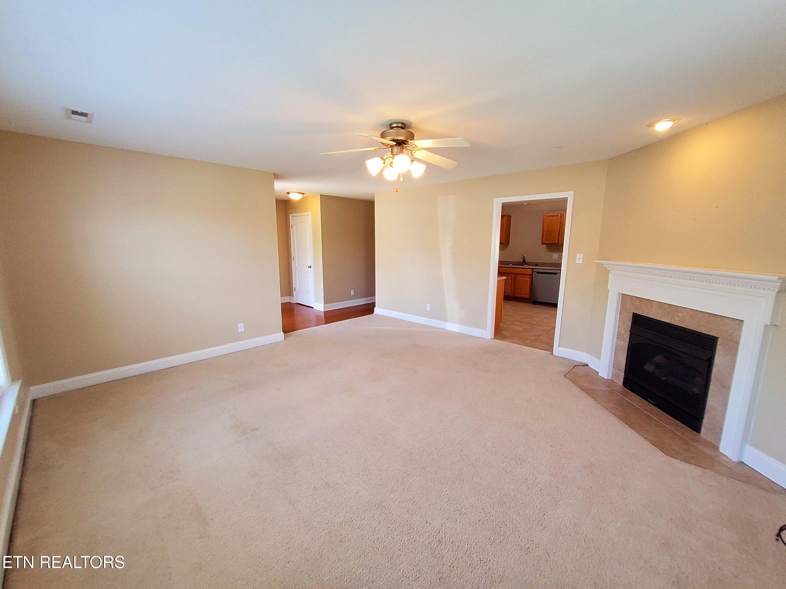925 Elsborn Ridge Road Maryville, TN 37801 - Photo 7 of 24 Living Room