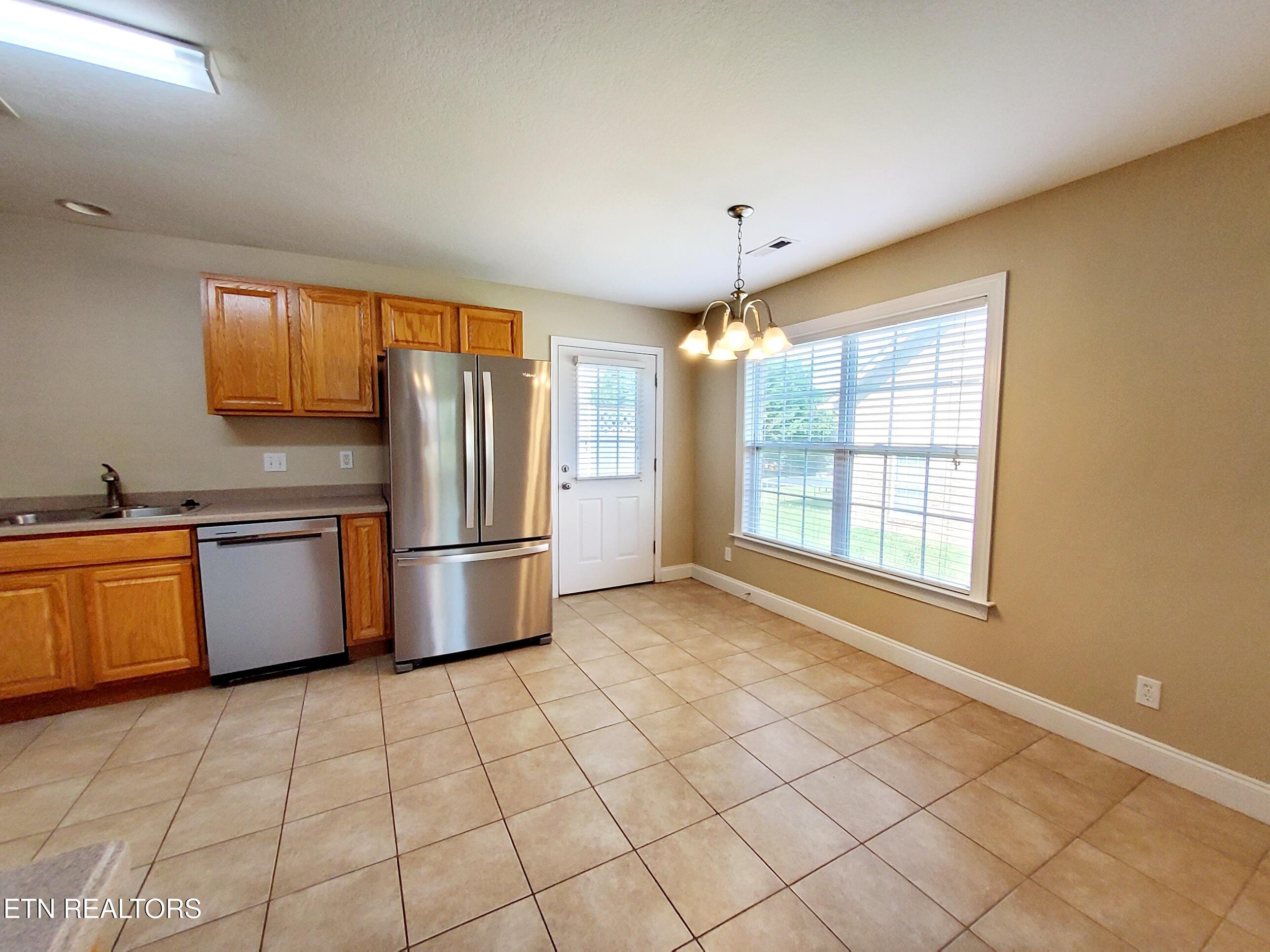 925 Elsborn Ridge Road Maryville, TN 37801 - Photo 9 of 24 Kitchen/ Dining