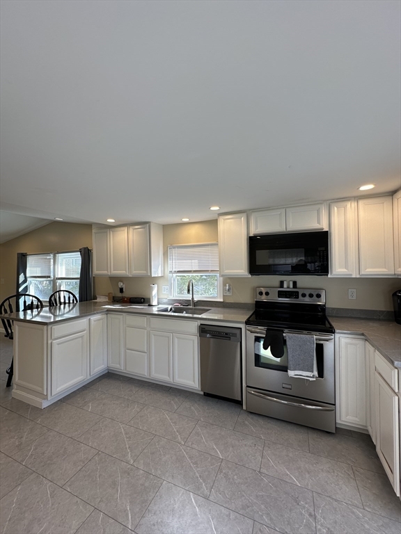 22 Chesapeake Road Holbrook, MA 02343 - Photo 5 of 23
