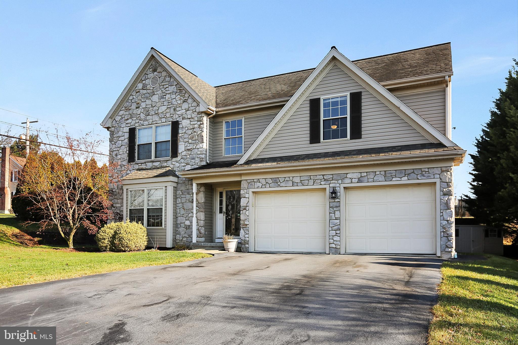 44 Edgewood Drive Lititz, PA 17543 - Photo 4 of 56