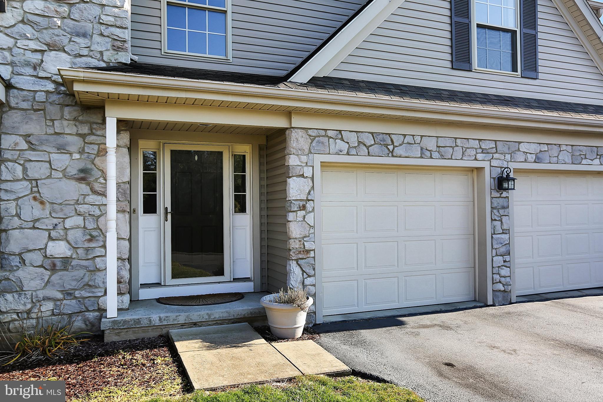 44 Edgewood Drive Lititz, PA 17543 - Photo 6 of 56