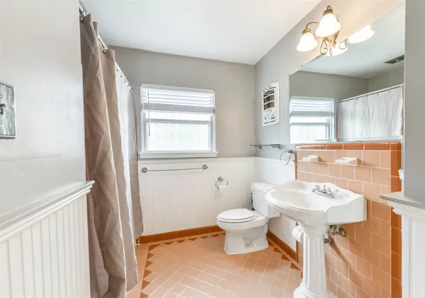 $2,450 | 4615 Braeburn Drive, Bellaire, TX 77401