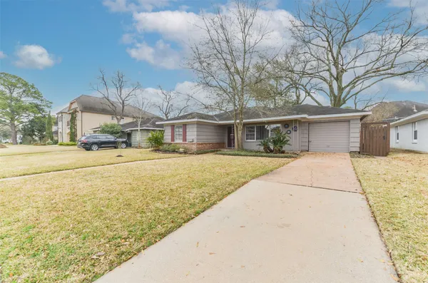 $2,450 | 4615 Braeburn Drive, Bellaire, TX 77401
