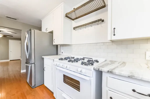 $2,450 | 4615 Braeburn Drive, Bellaire, TX 77401