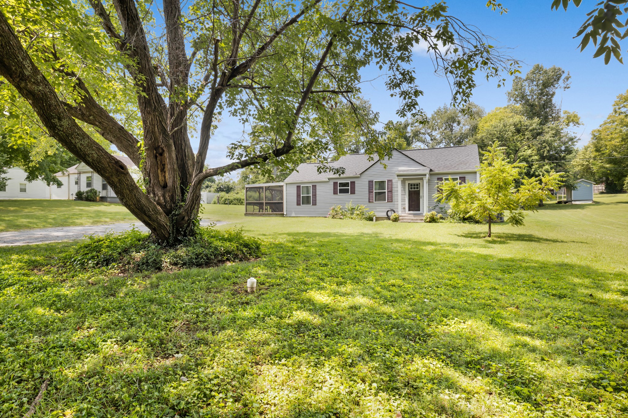 655 Lock 4 Road Gallatin, TN 37066 - Photo 1 of 19 Gallery Image 1