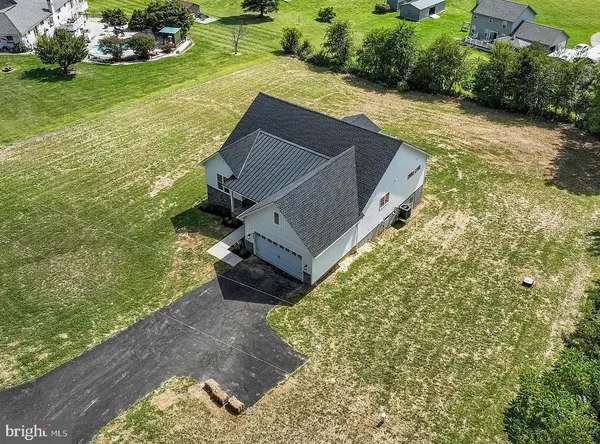 a view of a back yard of the house