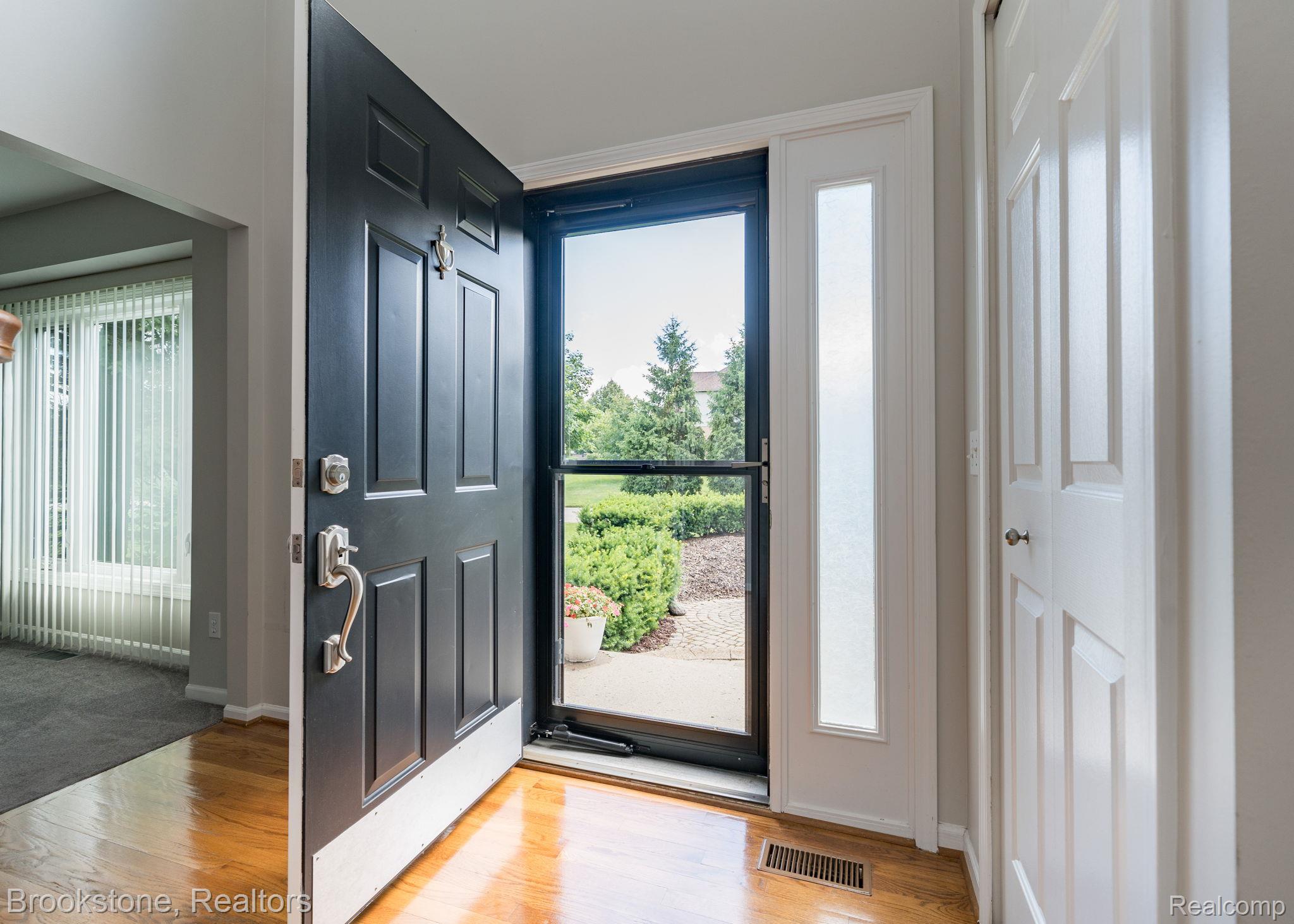 3812 Kossuth Road Lake Orion, MI 48360 - Photo 5 of 47 Come on in!
