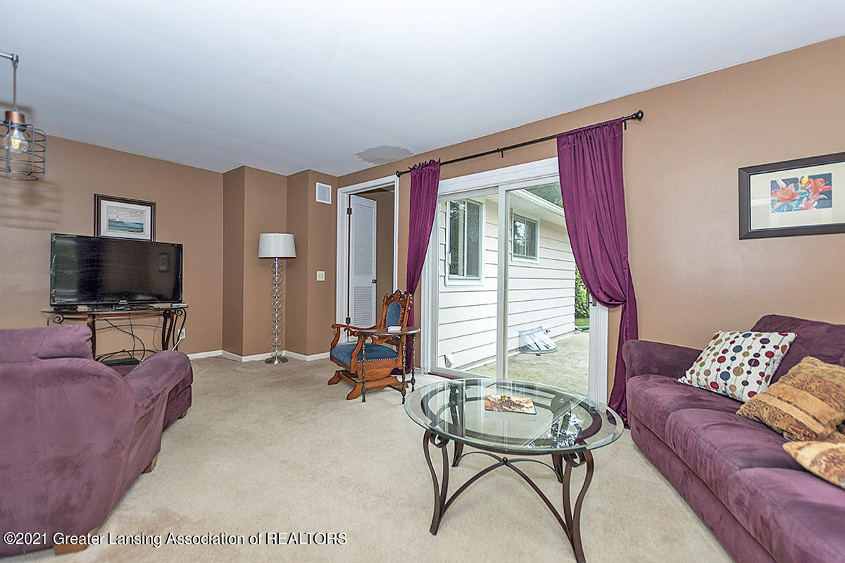 3200 Sunnylane Lansing, MI 48906 - Photo 5 of 27 Living Room