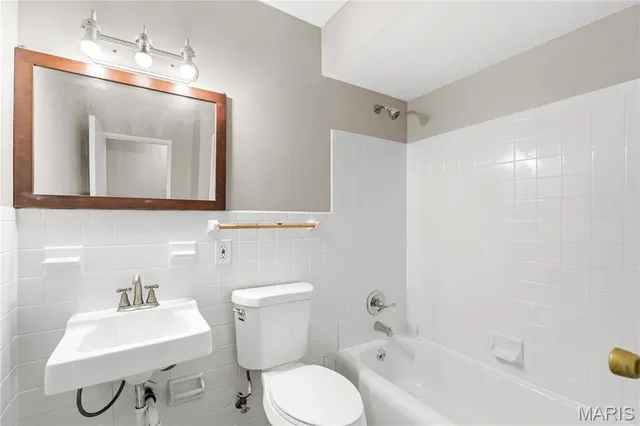 $194,000 | 425 Jana Drive, Florissant, MO 63031