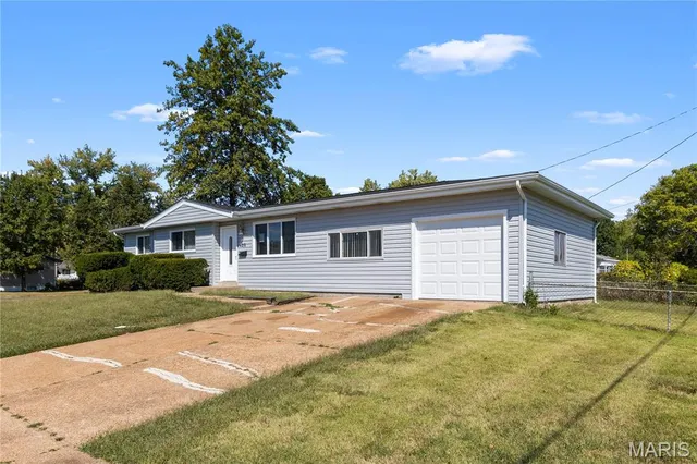 $194,000 | 425 Jana Drive, Florissant, MO 63031