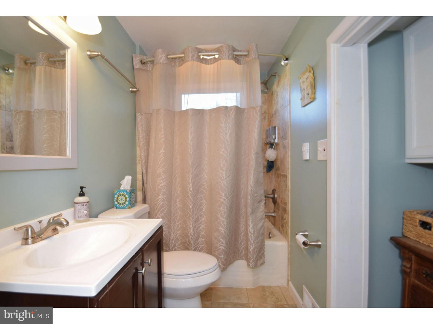 501 Middle Road Perkasie, PA 18944 - Photo 11 of 24 Bathroom