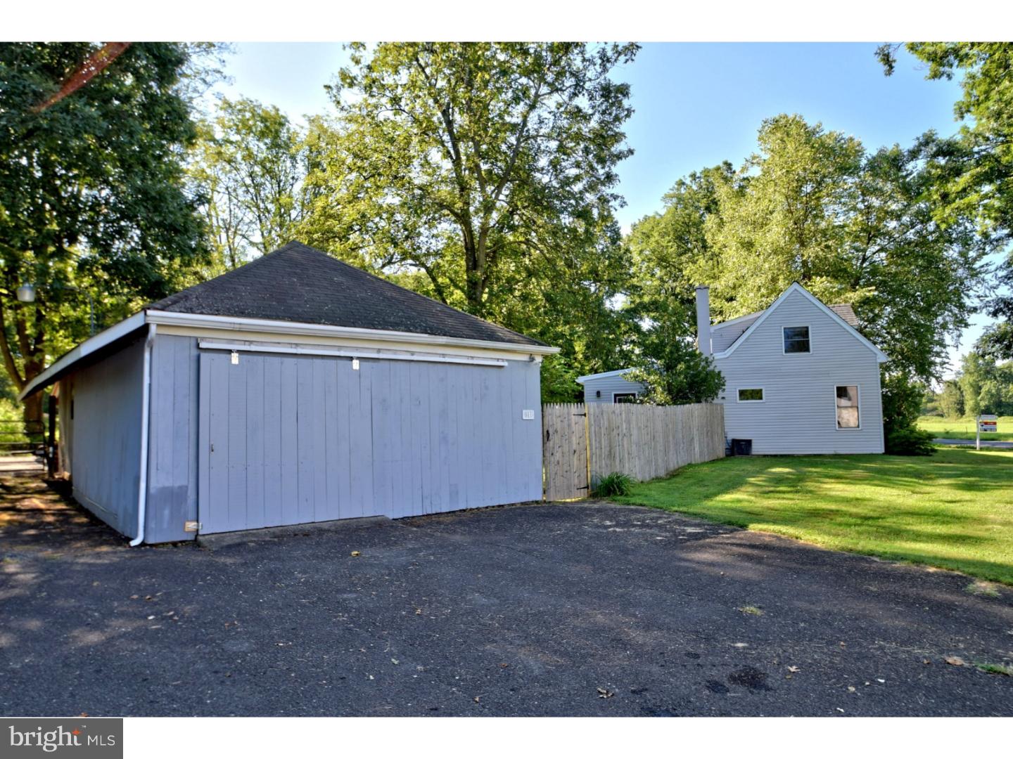 501 Middle Road Perkasie, PA 18944 - Photo 18 of 24 Garage