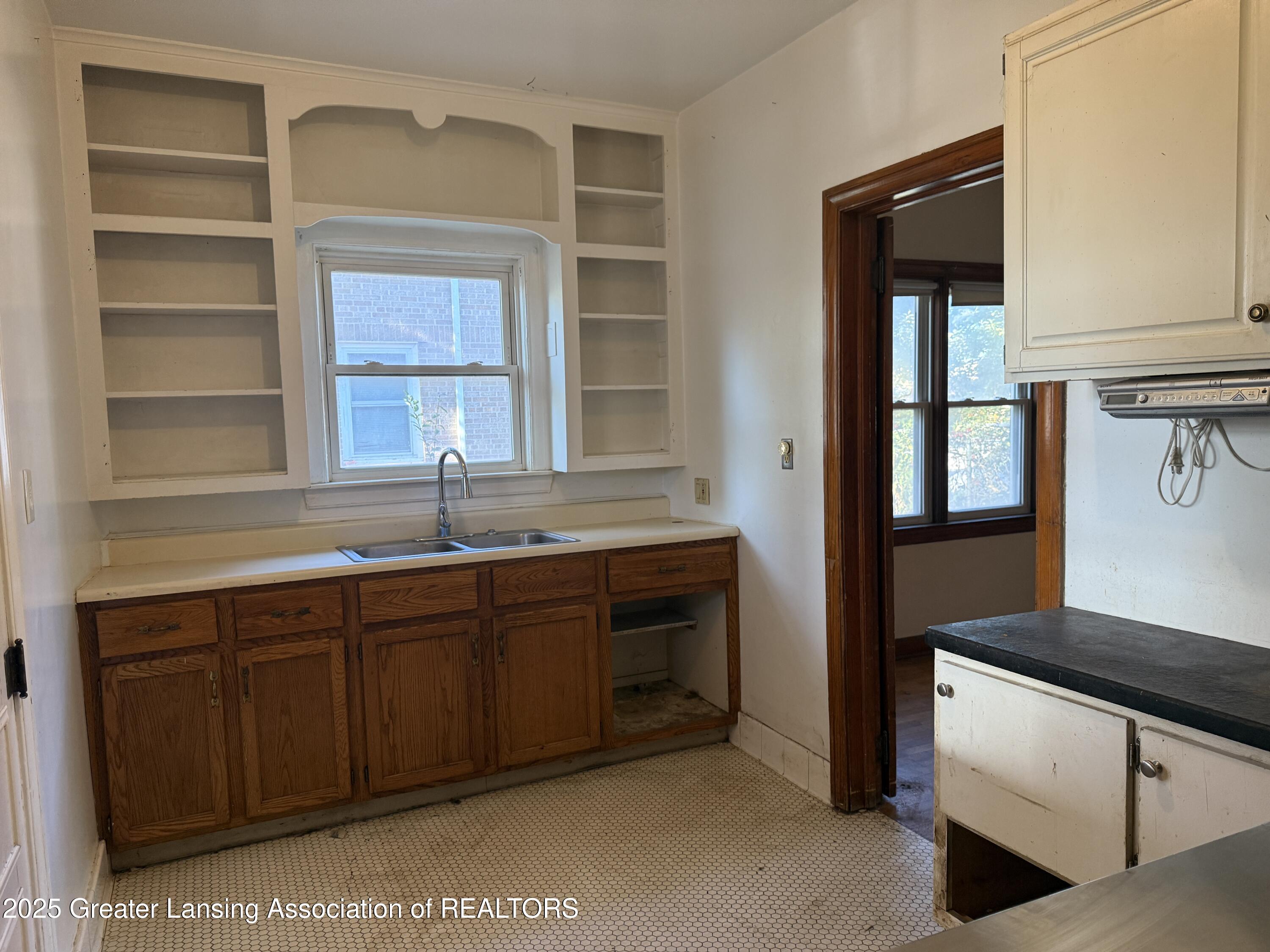 1016 Lake Lansing Road Lansing, MI 48906 - Photo 10 of 29 IMG_3130