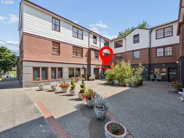$325,000 | 5400 Northeast 30th Avenue, Unit 102, Portland, OR 97211
