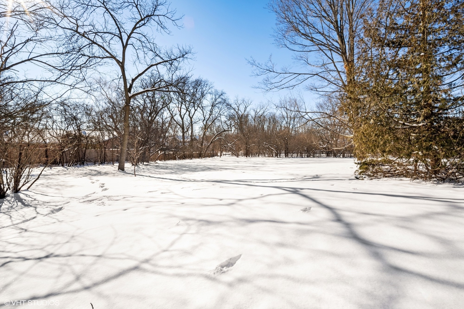 2044 Middlefork Road Northfield, IL 60093 - Photo 4 of 8 a view of side of snow with yard