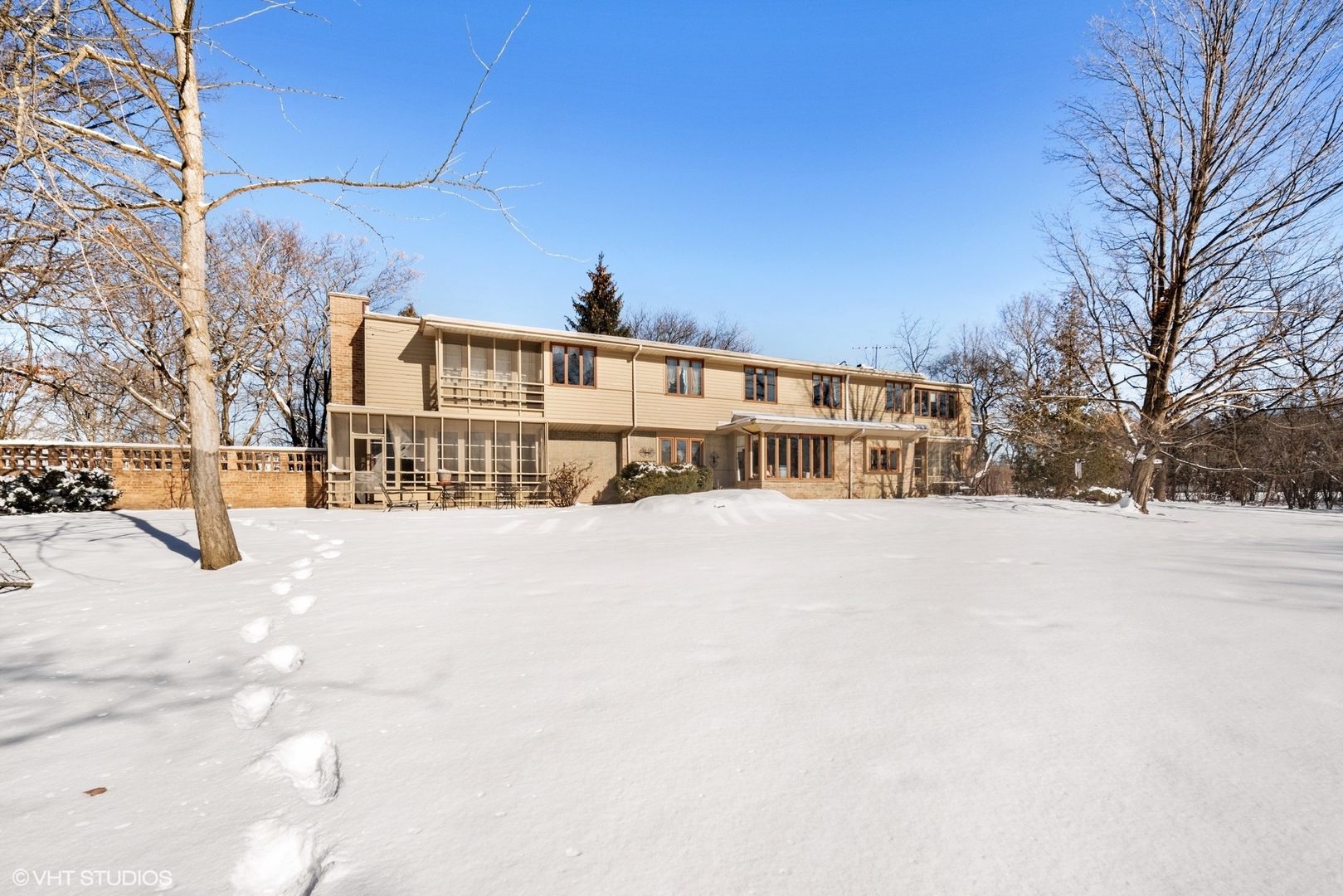 2044 Middlefork Road Northfield, IL 60093 - Photo 7 of 8 a view of a house with a yard