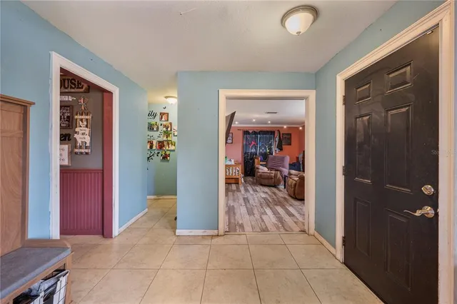 a view of a livingroom and a livingroom with furniture