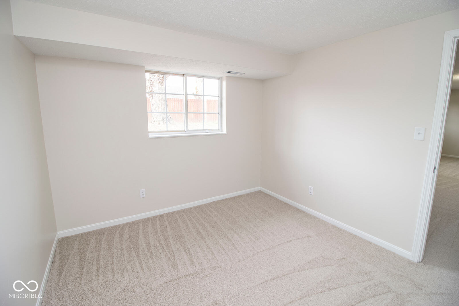 1311 Chesterfield Place Anderson, IN 46012 - Photo 32 of 47