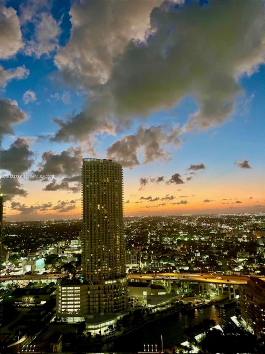 92 Southwest 3rd Street, Unit 4107 Miami, FL 33130 - Photo 20 of 30 a view of a city