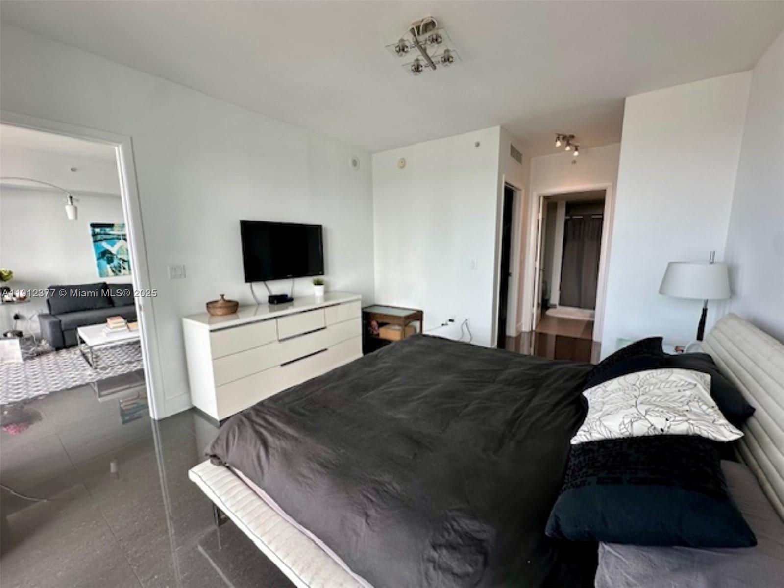 92 Southwest 3rd Street, Unit 4107 Miami, FL 33130 - Photo 10 of 30 a bedroom with a bed and a flat screen tv