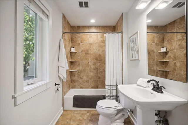 $3,000 | 1086 11th Avenue Southeast, Minneapolis, MN 55414