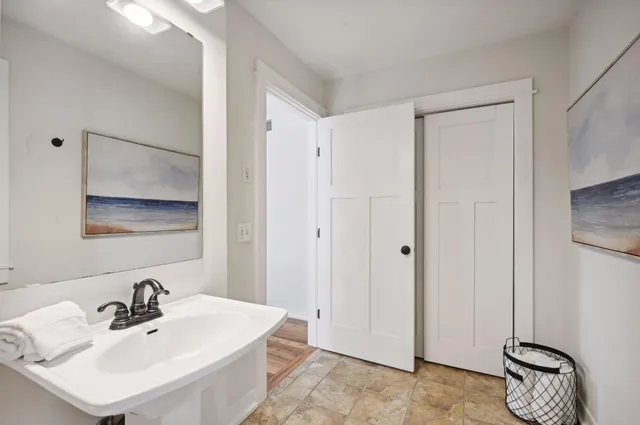 $3,000 | 1086 11th Avenue Southeast, Minneapolis, MN 55414