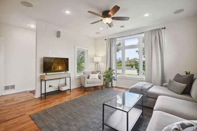 $3,000 | 1086 11th Avenue Southeast, Minneapolis, MN 55414