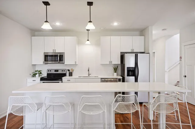 $3,000 | 1086 11th Avenue Southeast, Minneapolis, MN 55414