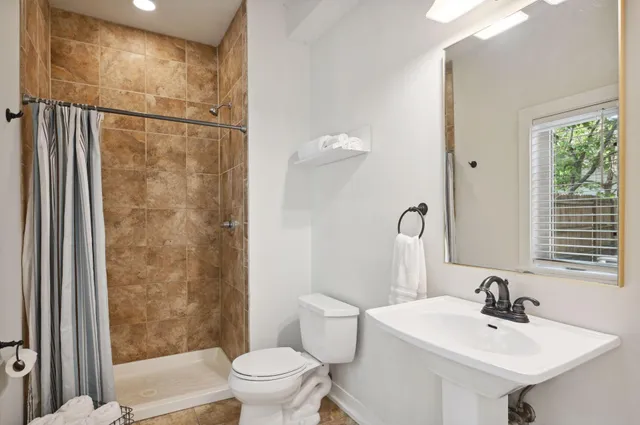 $3,000 | 1086 11th Avenue Southeast, Minneapolis, MN 55414