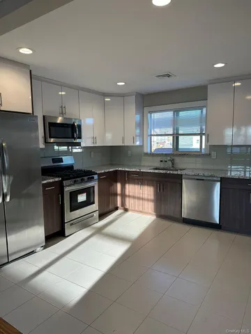 $3,900 | 60 Arlington Street, Unit 2, Mineola, NY 11501