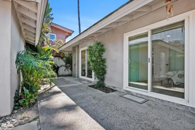 a view of a house with backyard and sitting area