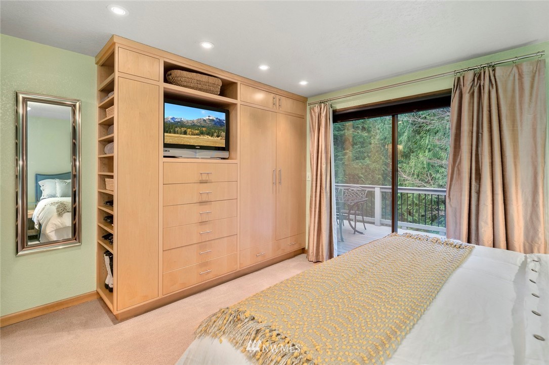 15621 Tiger Mountain Road Southeast Issaquah, WA 98027 - Photo 14 of 37 Gallery Image 14