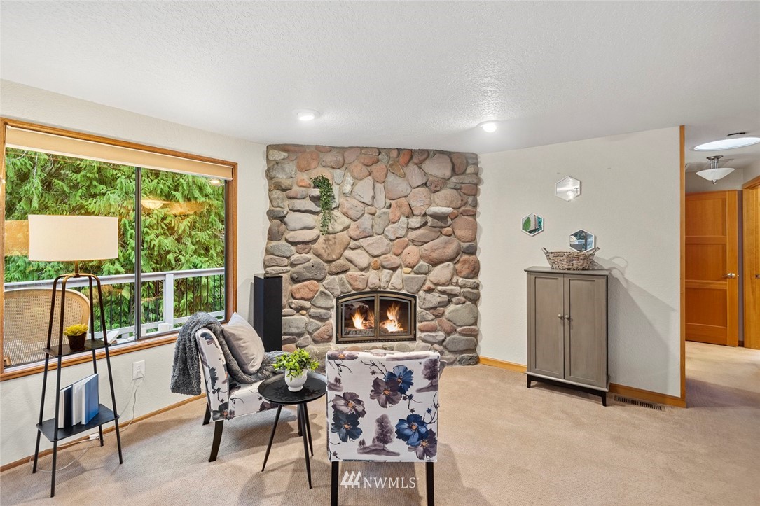15621 Tiger Mountain Road Southeast Issaquah, WA 98027 - Photo 10 of 37 Gallery Image 10