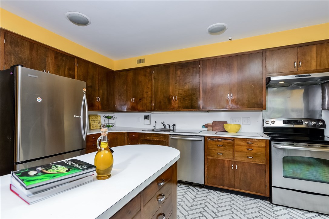 9 Dorset Road Pawtucket, RI 02860 - Photo 12 of 34 Gallery Image 12