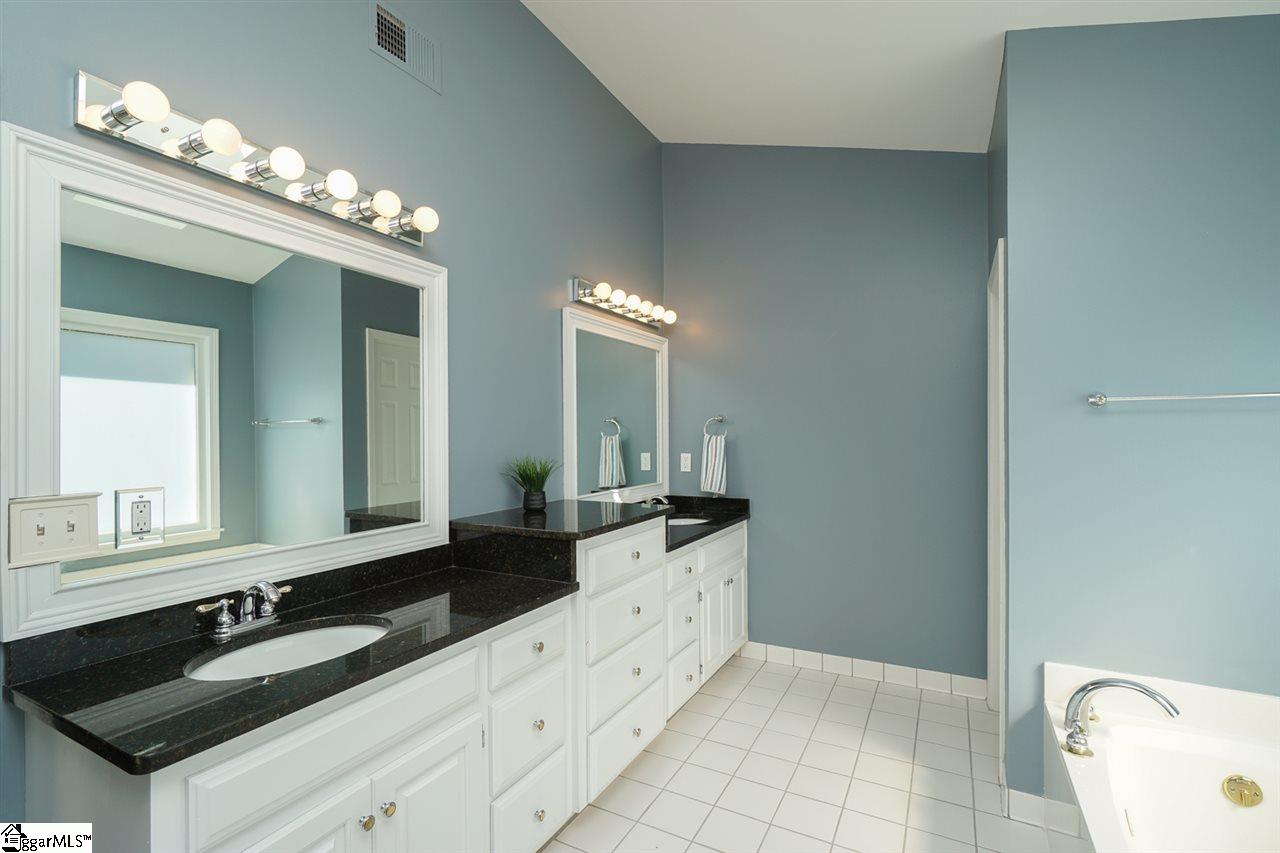 115 English Oak Road Simpsonville, SC 29681 - Photo 23 of 36 Gallery Image 23