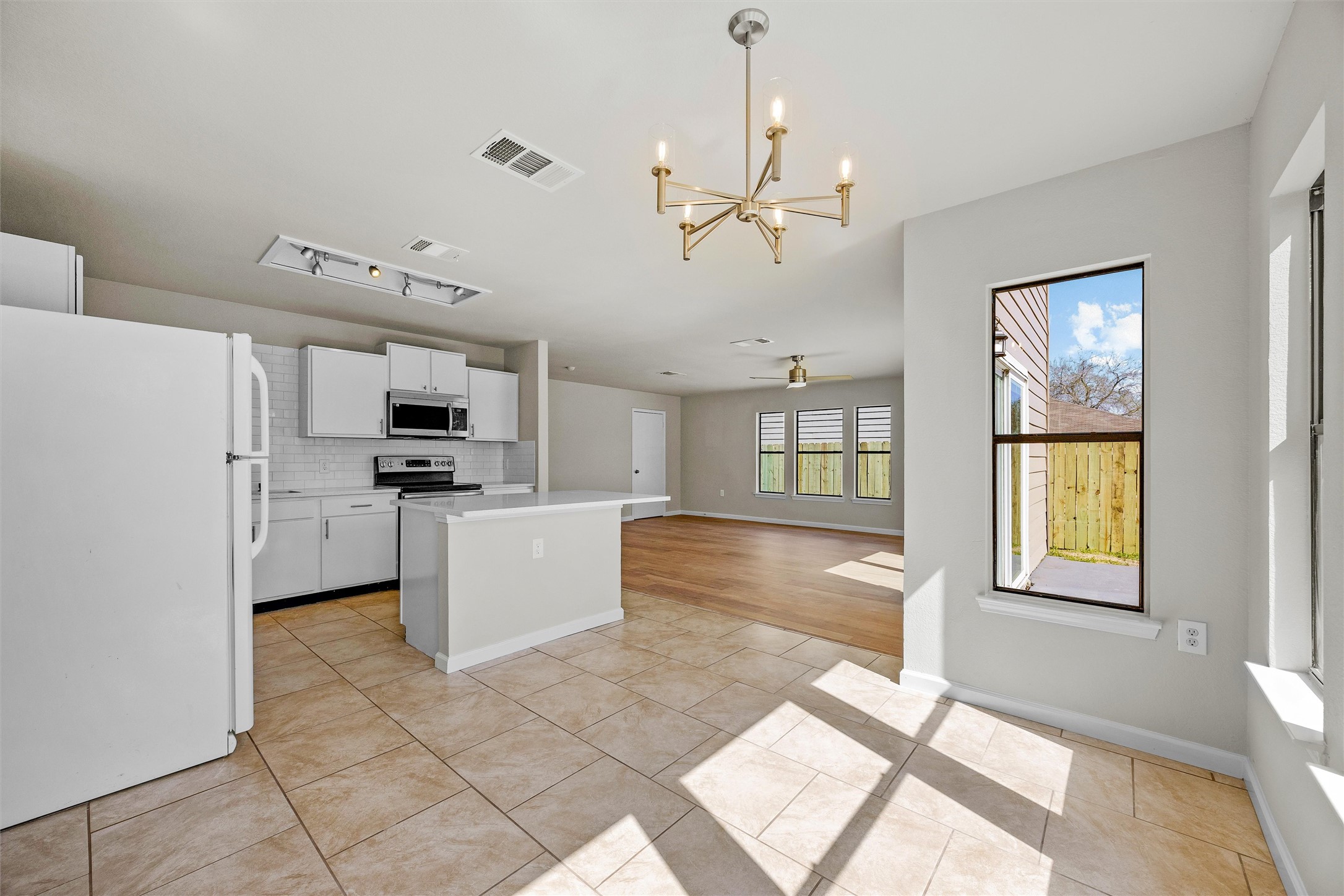 7541 Redrick Drive Austin, TX 78747 - Photo 22 of 40 Kitchen with stainless steel appliances, a kitchen island, backsplash, and visible vents