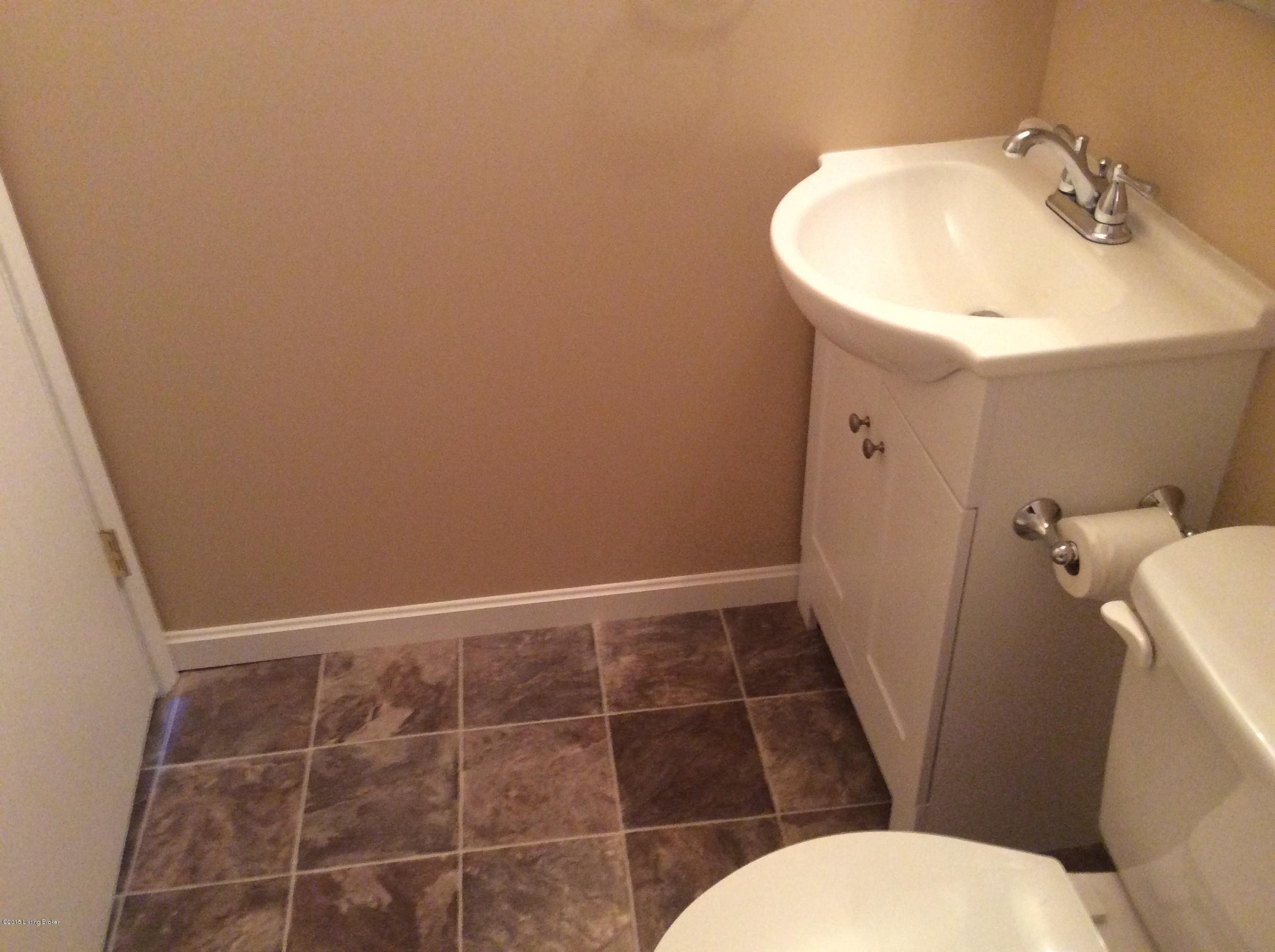 11202 Torrington Road Louisville, KY 40272 - Photo 13 of 42 084