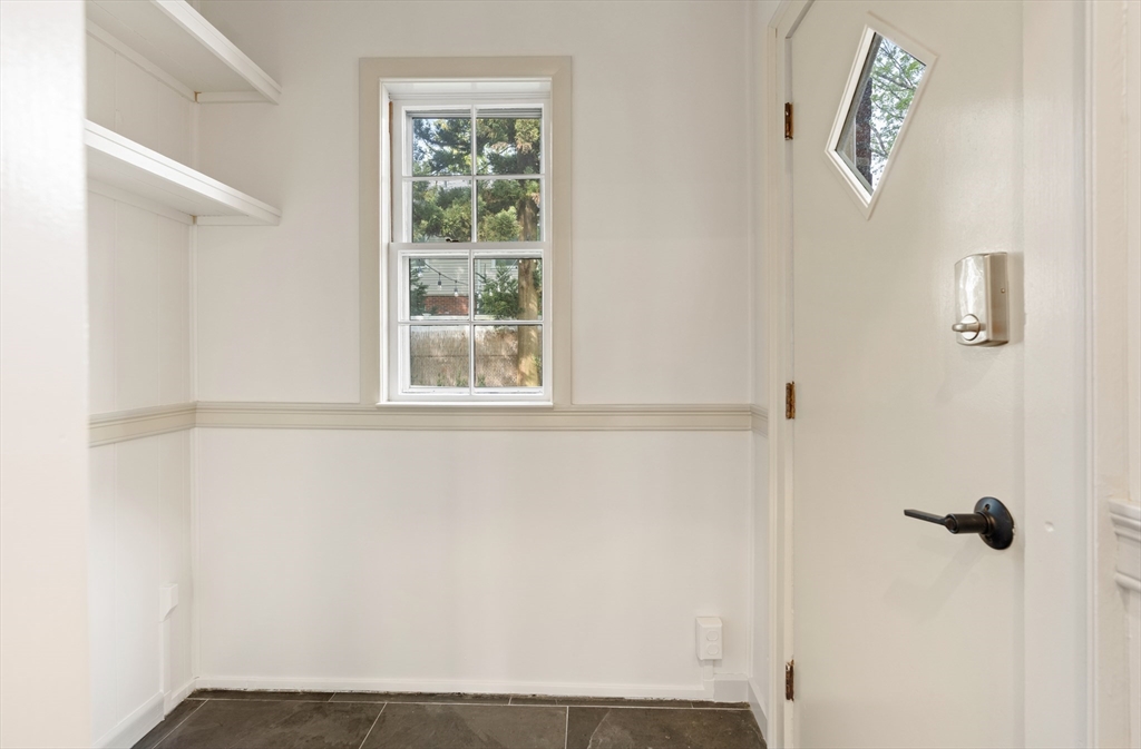 316 Russett Road Chestnut Hill, MA 02467 - Photo 9 of 38