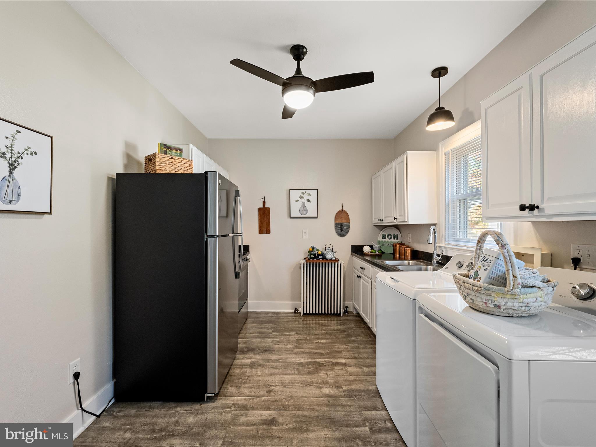 321 North Braddock Street Winchester, VA 22601 - Photo 8 of 23 a kitchen with refrigerator cabinets and window