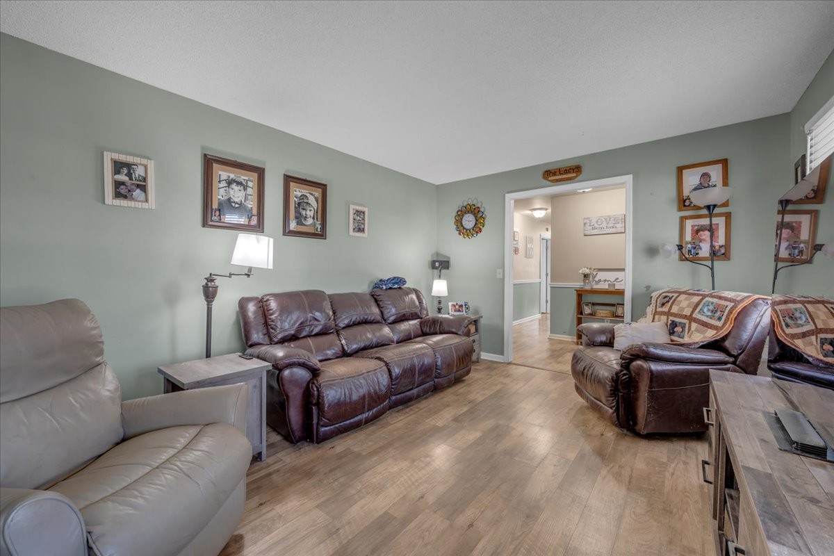 202 Mortons Lake Road Manchester, TN 37355 - Photo 11 of 41 a living room with furniture