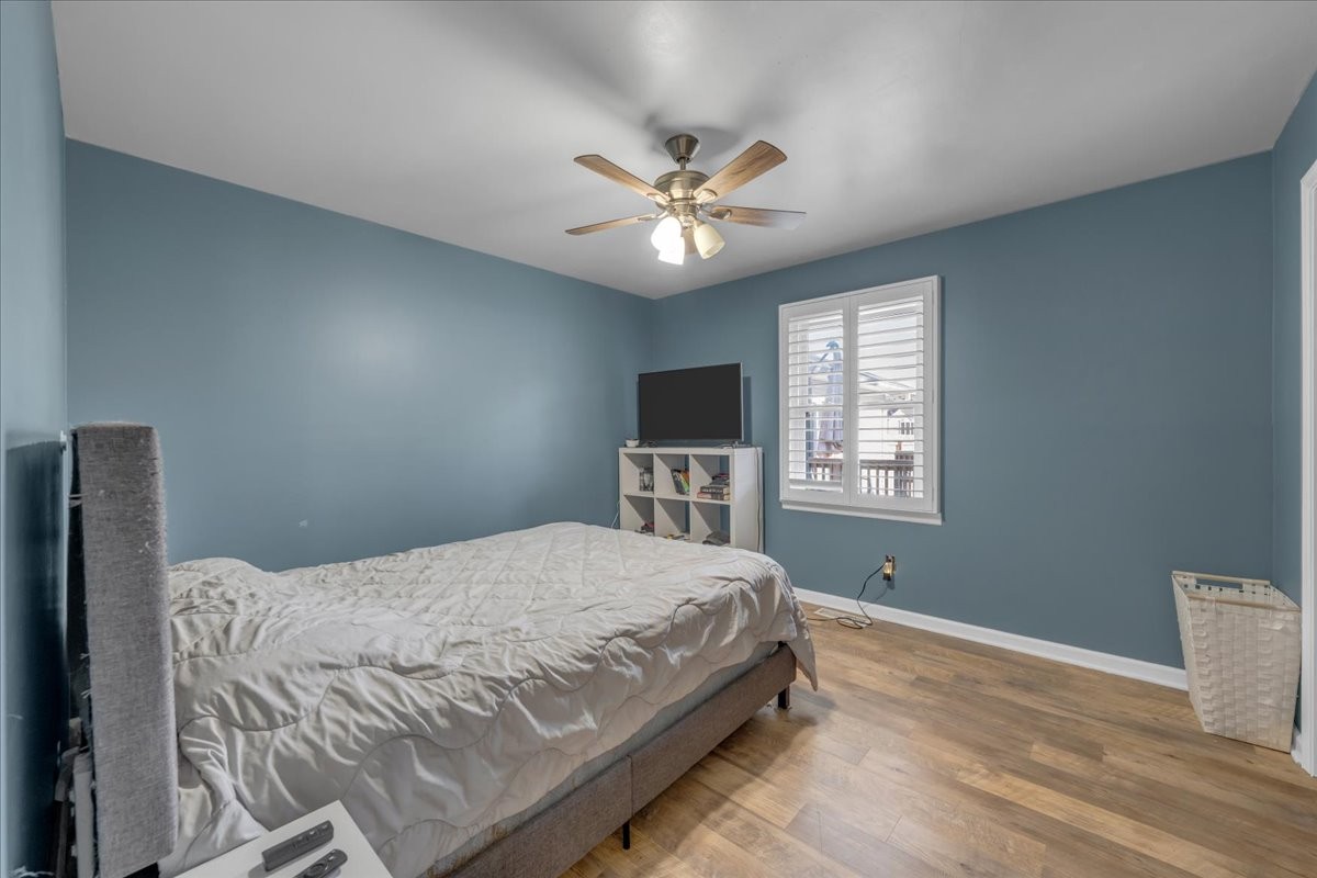 202 Mortons Lake Road Manchester, TN 37355 - Photo 32 of 41 a bedroom with a bed and a window