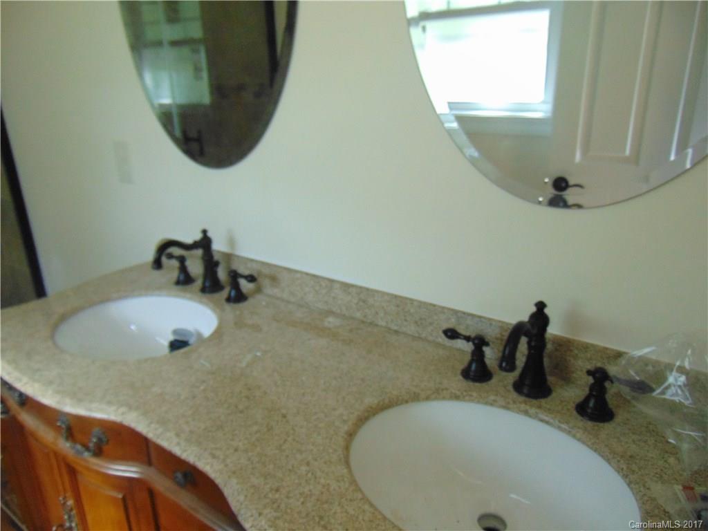 475 Laurel Falls Road Brevard, NC 28712 - Photo 10 of 19 Gallery Image 10