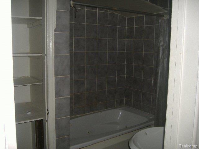13934 Greenview Road Detroit, MI 48223 - Photo 3 of 13 grnbath