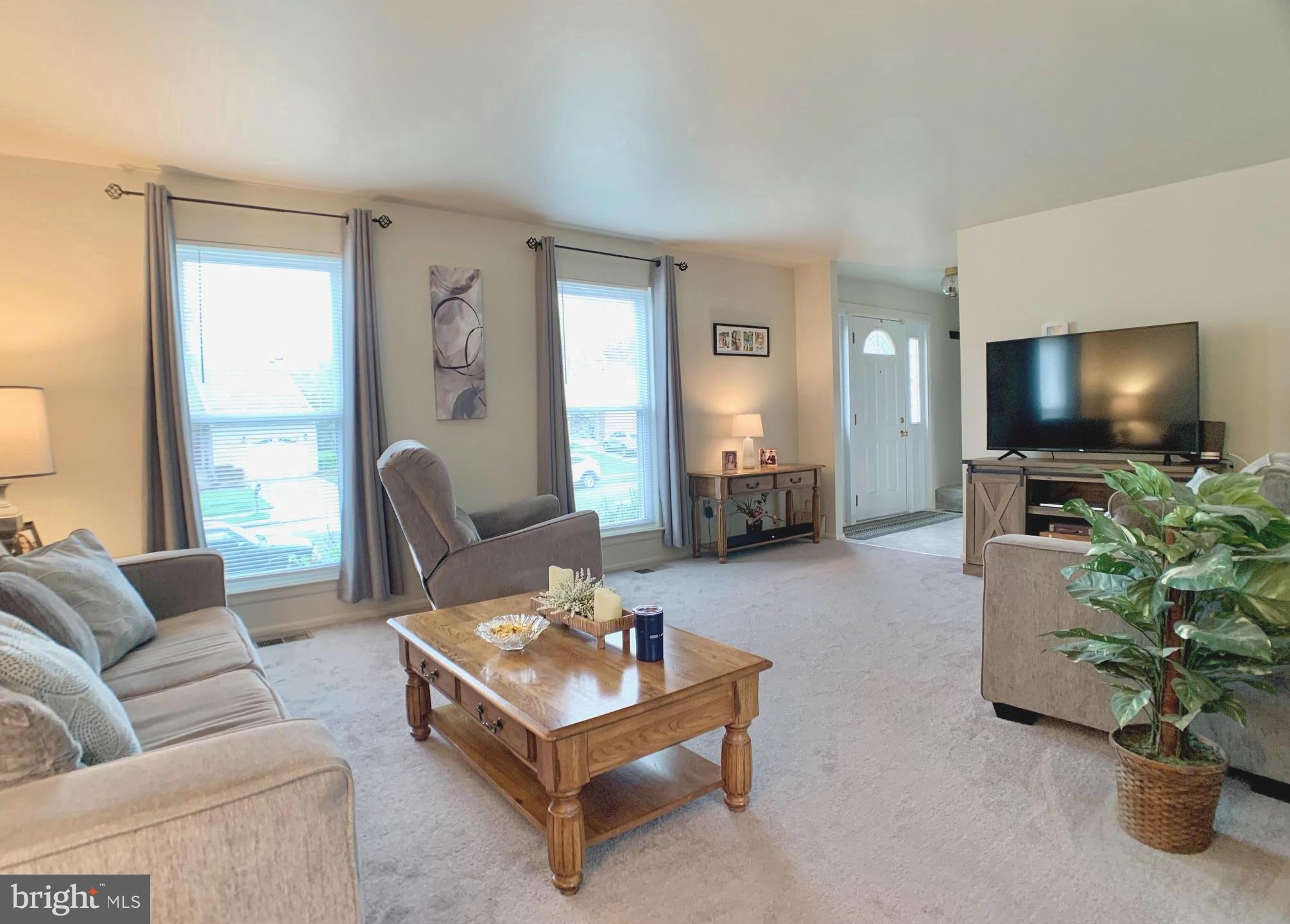 9105 Perryvale Road Baltimore, MD 21236 - Photo 3 of 24 Living Room