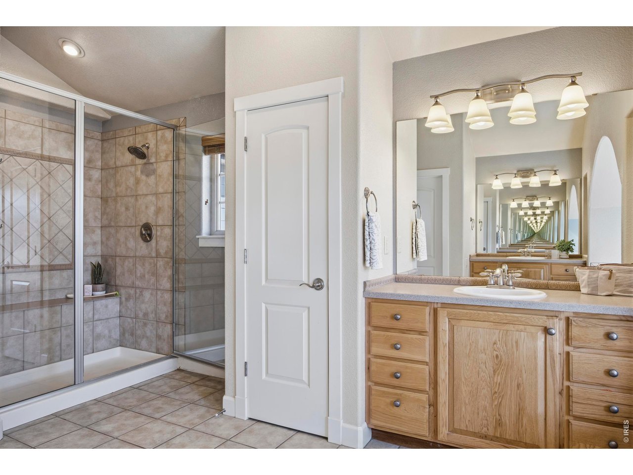 6580 Rookery Road Fort Collins, CO 80528 - Photo 22 of 44 Well appointed bath with double vanities