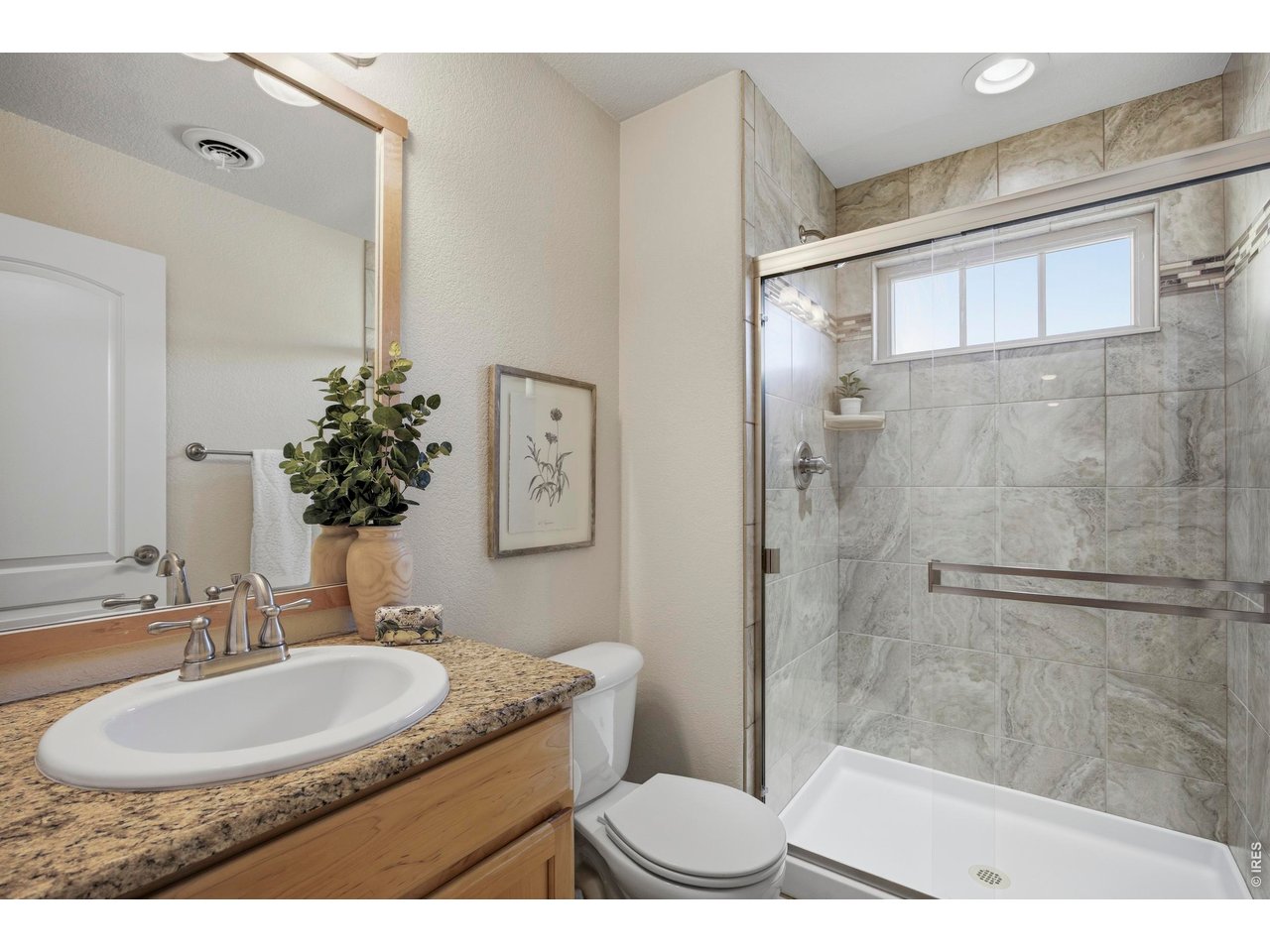 6580 Rookery Road Fort Collins, CO 80528 - Photo 25 of 44 Private bath of secondary bedroom