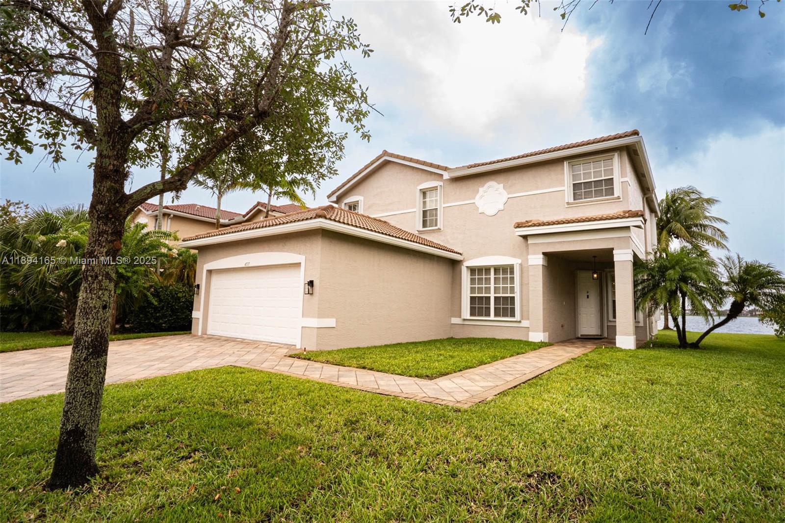 a view of a house with a yard
