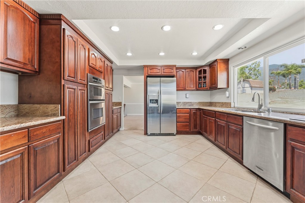 5259 Galloway Street Rancho Cucamonga, CA 91701 - Photo 13 of 34 Kitchen to Dining Room